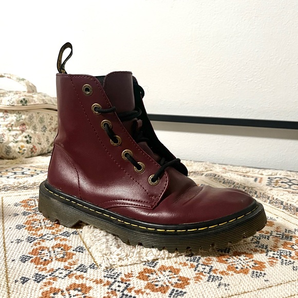 Dr. Martens Shoes - DR MARTENS— burgundy